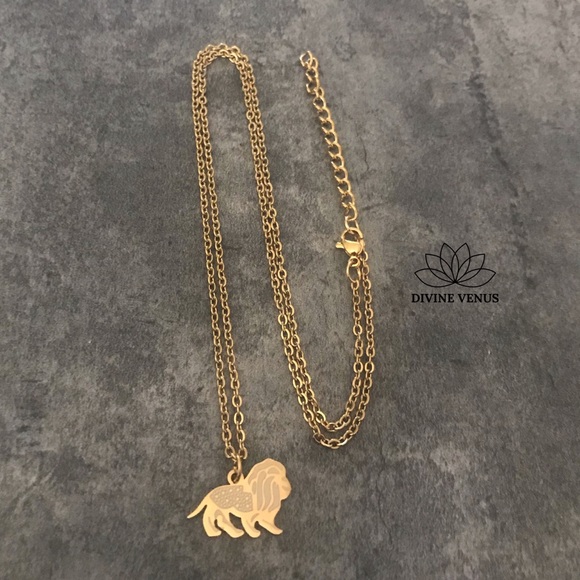 Lion Necklace Gold Plated Stainless Steel - Picture 2 of 8
